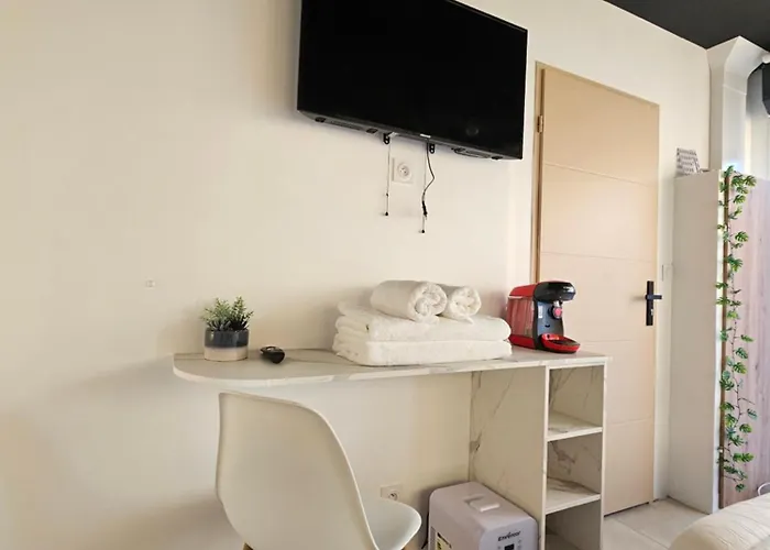 Evasion Balneo Bed and Breakfast Ναρμπόν